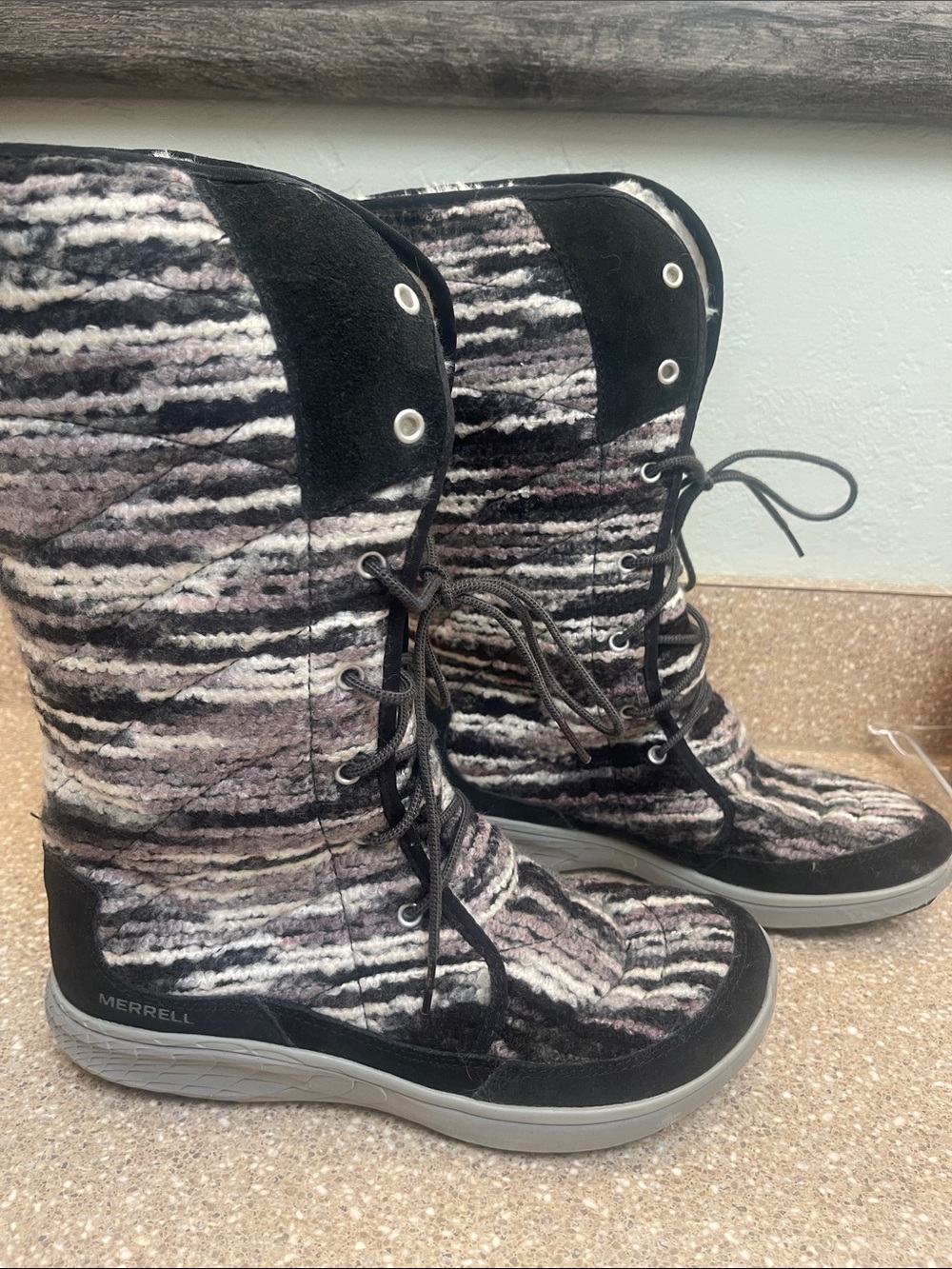 Merrell Women's lace up lined snow boots size 9 - Picture 6 of 7